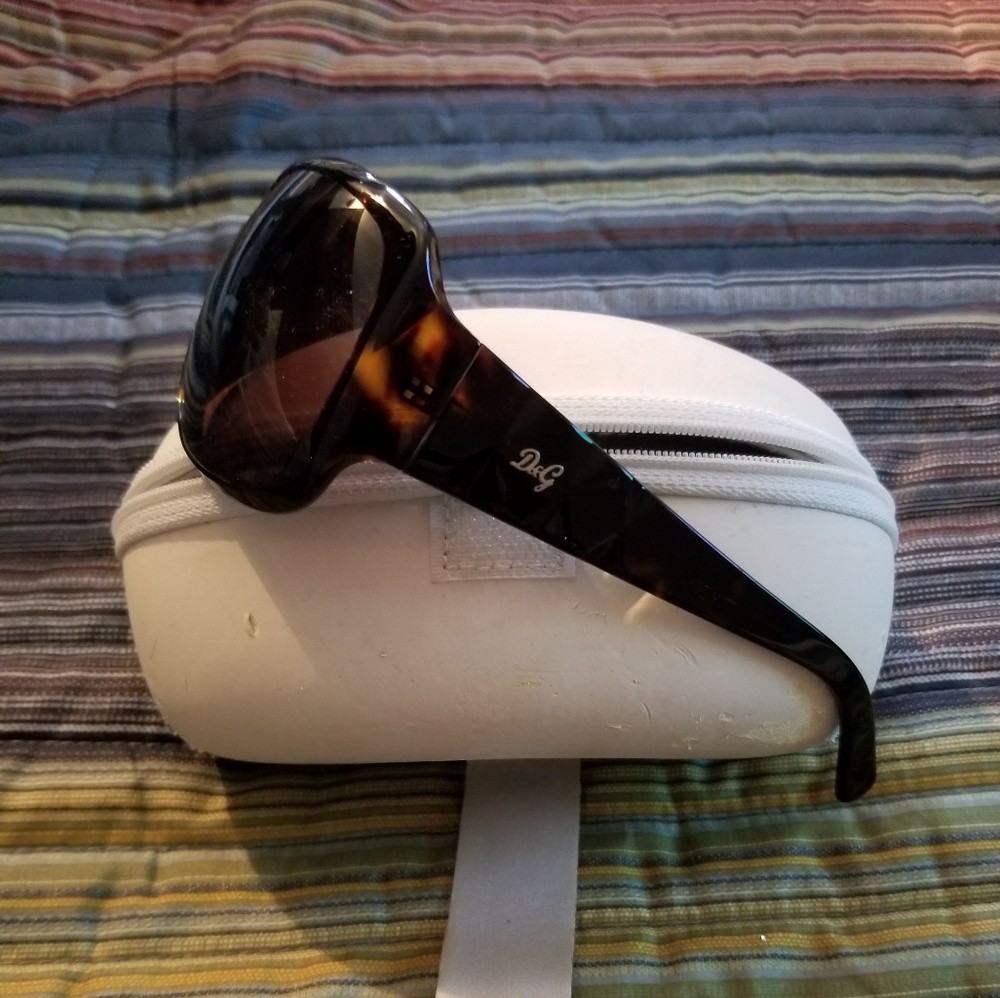 SUNGLASSES